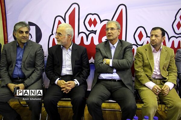 دیدار تیم منتخب قهرمانان ملی فوتبال با متخب تیم‌های محله هرندی