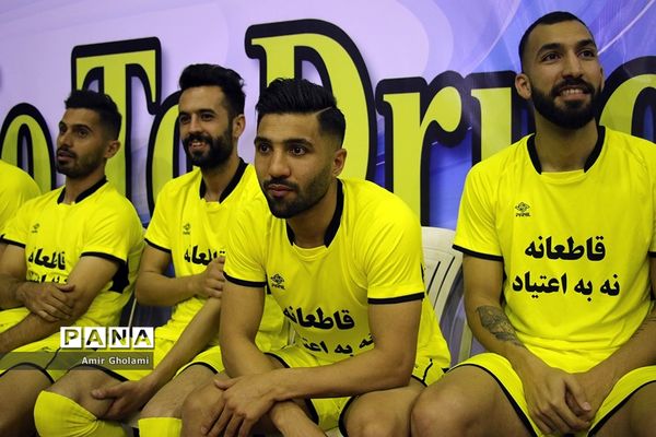 دیدار تیم منتخب قهرمانان ملی فوتبال با متخب تیم‌های محله هرندی