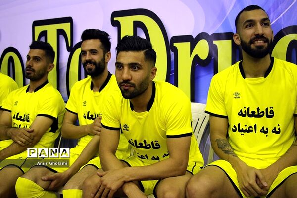دیدار تیم منتخب قهرمانان ملی فوتبال با متخب تیم‌های محله هرندی