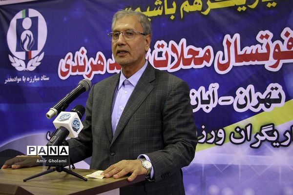 دیدار تیم منتخب قهرمانان ملی فوتبال با متخب تیم‌های محله هرندی