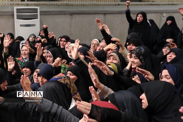 دیدار مسئولان نظام و میهمانان کنفرانس وحدت اسلامى‌ با مقام معظم رهبری