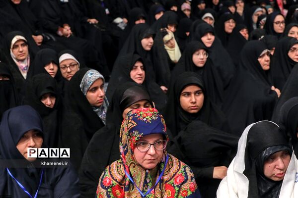 دیدار مسئولان نظام و میهمانان کنفرانس وحدت اسلامى‌ با مقام معظم رهبری