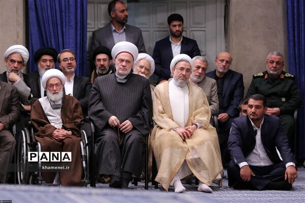 دیدار مسئولان نظام و میهمانان کنفرانس وحدت اسلامى‌ با مقام معظم رهبری
