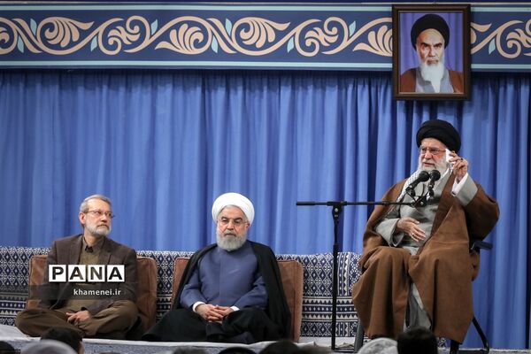 دیدار مسئولان نظام و میهمانان کنفرانس وحدت اسلامى‌ با مقام معظم رهبری