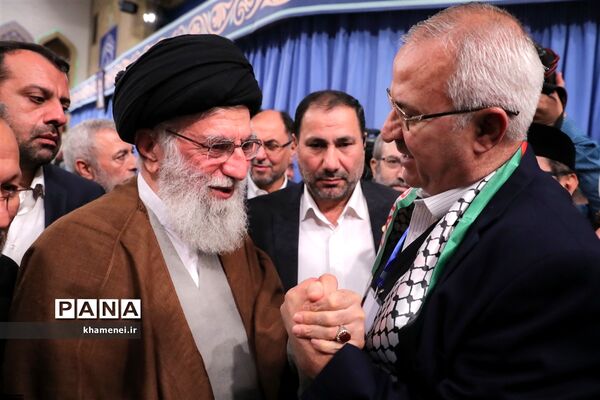 دیدار مسئولان نظام و میهمانان کنفرانس وحدت اسلامى‌ با مقام معظم رهبری