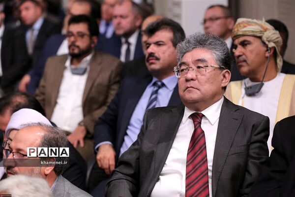 دیدار مسئولان نظام و میهمانان کنفرانس وحدت اسلامى‌ با مقام معظم رهبری
