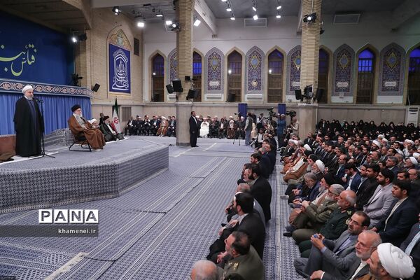 دیدار مسئولان نظام و میهمانان کنفرانس وحدت اسلامى‌ با مقام معظم رهبری