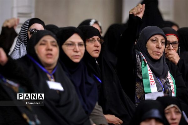 دیدار مسئولان نظام و میهمانان کنفرانس وحدت اسلامى‌ با مقام معظم رهبری