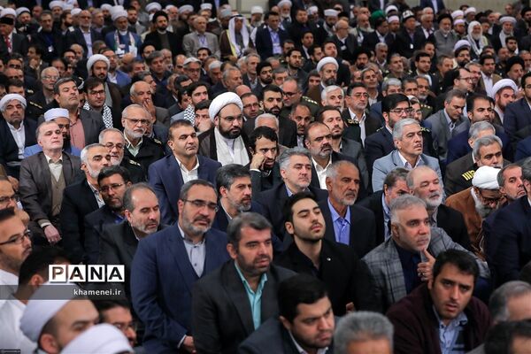 دیدار مسئولان نظام و میهمانان کنفرانس وحدت اسلامى‌ با مقام معظم رهبری