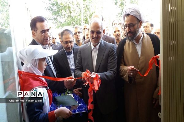 استقبال پیشتازان مازندران از وزیر آموزش‌وپرورش در غرب استان