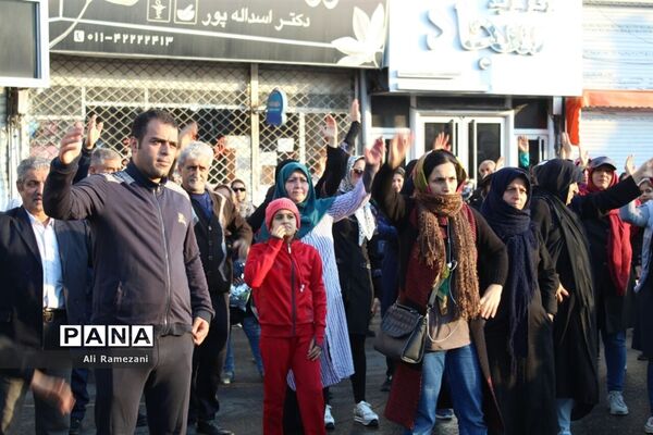 همایش پیاده‌روی خانوادگی در قائمشهر
