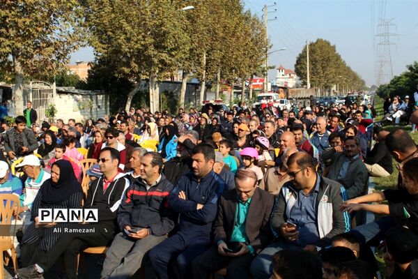 همایش پیاده‌روی خانوادگی در قائمشهر