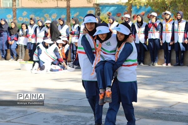 مانور پدافند غیرعامل در آموزشگاه نمونه تقوی شهرستان بیرجند