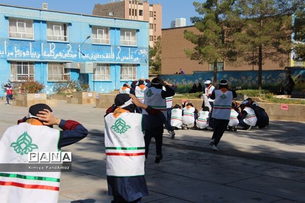 مانور پدافند غیرعامل در آموزشگاه نمونه تقوی شهرستان بیرجند