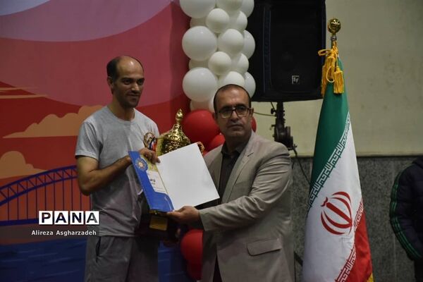 اهدای مدال مسابقات تکواندو قهرمانی کشور