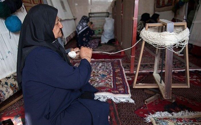 بافت ۱۵ هزار تخته فرش توسط مددجویان کمیته امداد استان سمنان