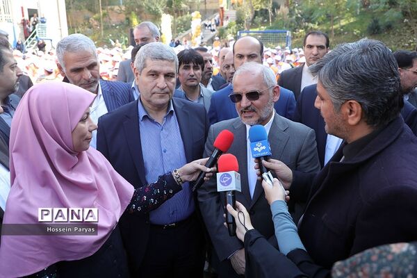 آیین افتتاحیه کشوری ششمین دوره المپیاد ورزشی درون مدرسه‌ای