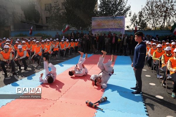 آیین افتتاحیه کشوری ششمین دوره المپیاد ورزشی درون مدرسه‌ای