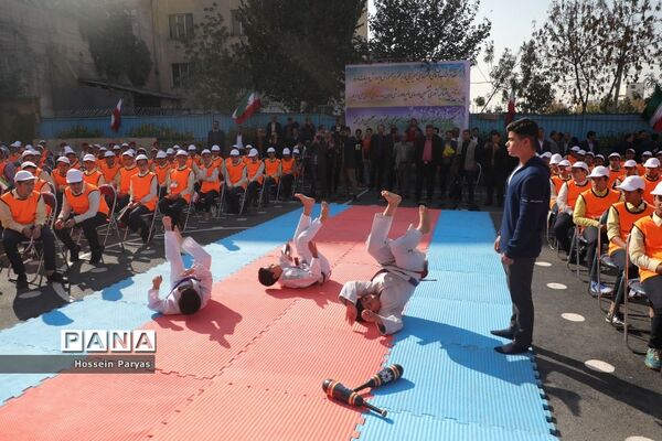 آیین افتتاحیه کشوری ششمین دوره المپیاد ورزشی درون مدرسه‌ای