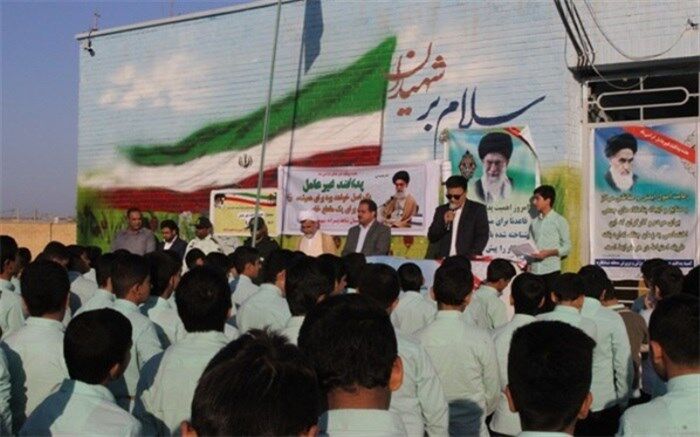 به مناسبت هفته پدافند غیر عامل مراسمی در مدرسه نمادین برگزار شد