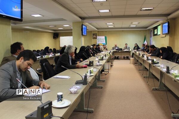 نشست طرح ملی توانمندسازی زنان سرپرست خانواده دراسلامشهر