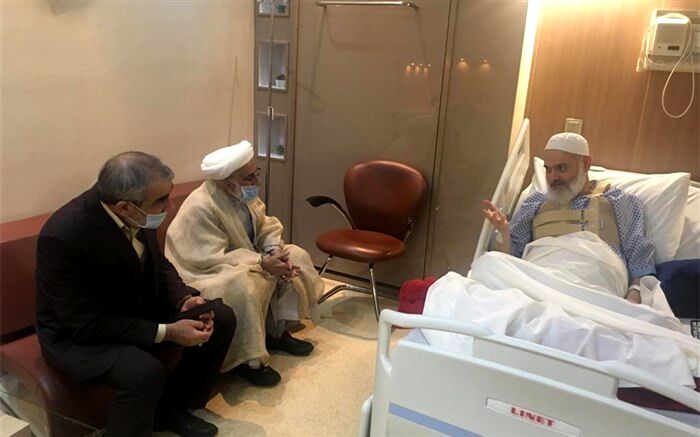 عیادت دبیر شورای نگهبان از آیت‌الله حسینی بوشهری + تصویر