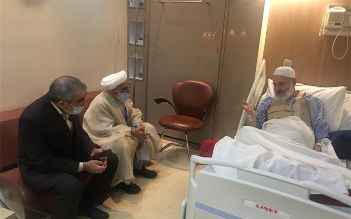عیادت دبیر شورای نگهبان از آیت‌الله حسینی بوشهری + تصویر