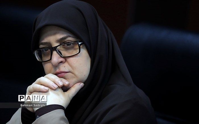 نصب پرچم ایران در مدارس استعدادهای درخشان برای افزایش حس وطن‌دوستی