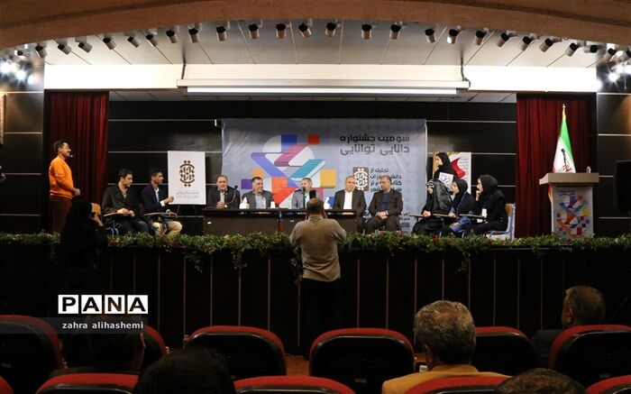 گزارشی از یک کلاس با چند معلم