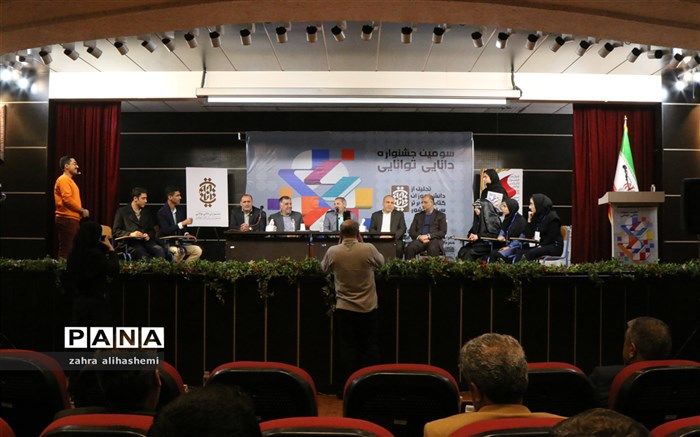 گزارشی از یک کلاس با چند معلم