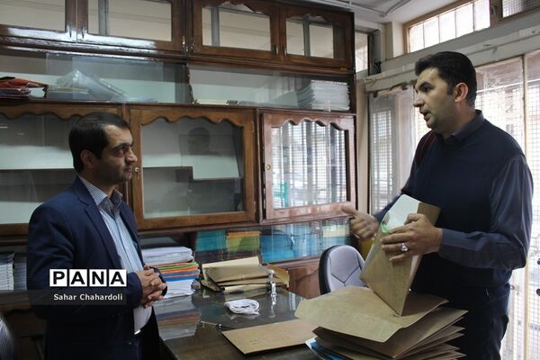 بازدید رئیس سازمان دانش‌آموزی همدان از مرکز مدیریت اسناد و کتابخانه ملی منطقه غرب کشور