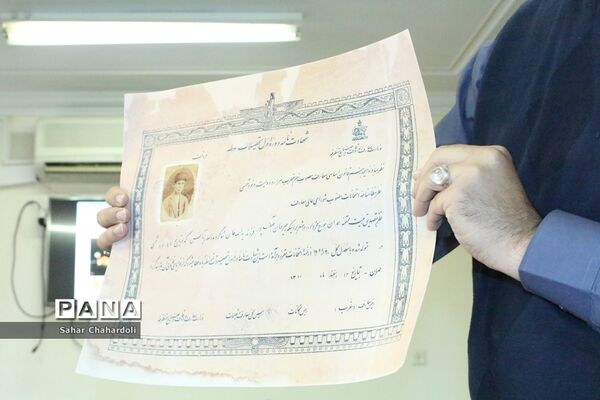 بازدید رئیس سازمان دانش‌آموزی همدان از مرکز مدیریت اسناد و کتابخانه ملی منطقه غرب کشور