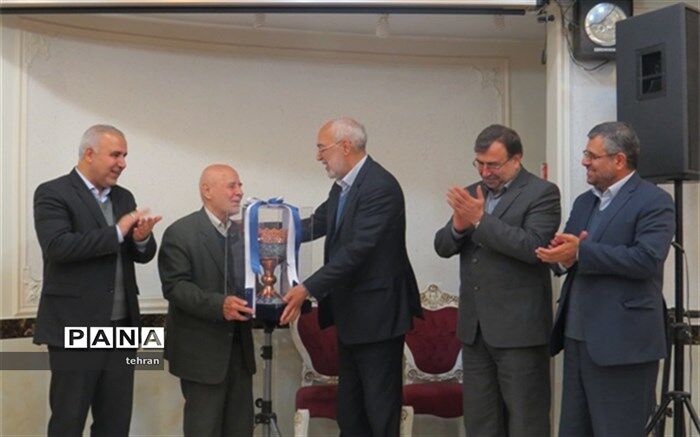 مراسم تجلیل از عبدالحسین نفیسی در منطقه۶