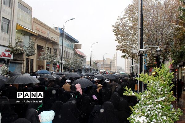 راهپمایی مردم زنجان در حمایت از رهبری