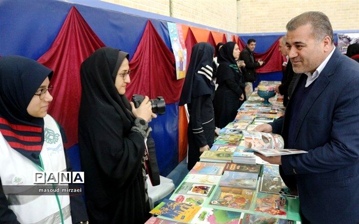 آیین افتتاحیه نمایشگاه های کتاب دانش آموزی مدارس قزوین برگزار شد