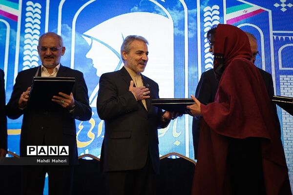 همایش بانوان خیر مدرسه‌ساز