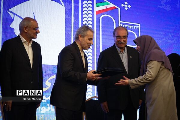 همایش بانوان خیر مدرسه‌ساز