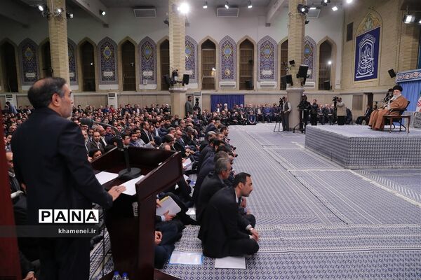 دیدار جمعی از تولیدکنندگان، کارآفرینان و فعالان اقتصادی با رهبر انقلاب اسلامی