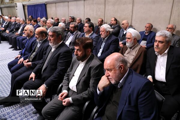 دیدار جمعی از تولیدکنندگان، کارآفرینان و فعالان اقتصادی با رهبر انقلاب اسلامی