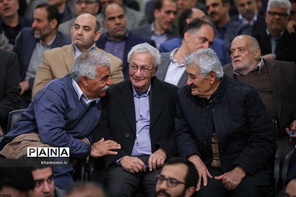 دیدار جمعی از تولیدکنندگان، کارآفرینان و فعالان اقتصادی با رهبر انقلاب اسلامی