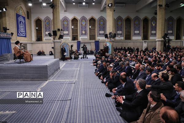 دیدار جمعی از تولیدکنندگان، کارآفرینان و فعالان اقتصادی با رهبر انقلاب اسلامی