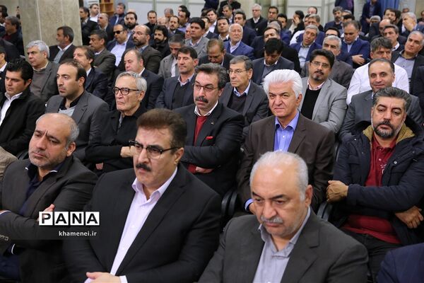 دیدار جمعی از تولیدکنندگان، کارآفرینان و فعالان اقتصادی با رهبر انقلاب اسلامی
