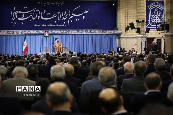 دیدار جمعی از تولیدکنندگان، کارآفرینان و فعالان اقتصادی با رهبر انقلاب اسلامی
