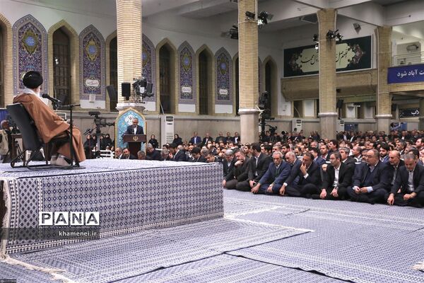 دیدار جمعی از تولیدکنندگان، کارآفرینان و فعالان اقتصادی با رهبر انقلاب اسلامی