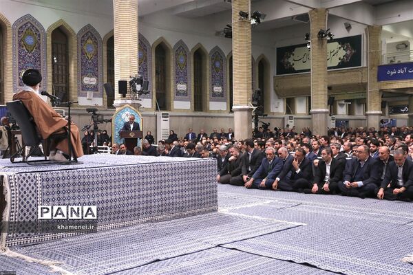 دیدار جمعی از تولیدکنندگان، کارآفرینان و فعالان اقتصادی با رهبر انقلاب اسلامی