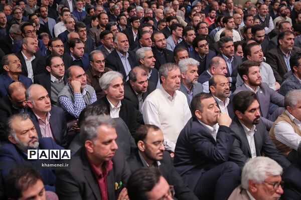 دیدار جمعی از تولیدکنندگان، کارآفرینان و فعالان اقتصادی با رهبر انقلاب اسلامی