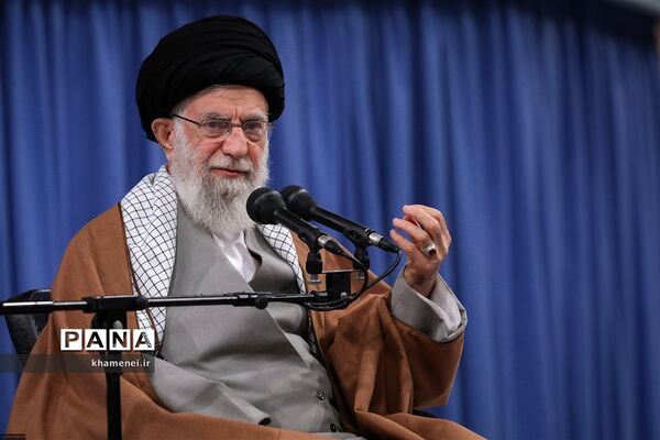 دیدار جمعی از تولیدکنندگان، کارآفرینان و فعالان اقتصادی با رهبر انقلاب اسلامی
