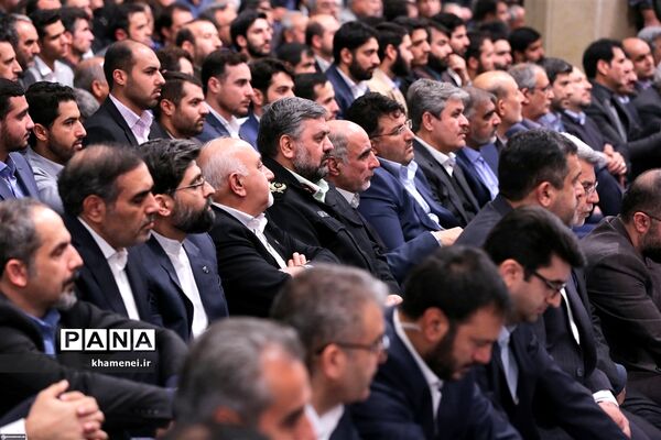 دیدار جمعی از تولیدکنندگان، کارآفرینان و فعالان اقتصادی با رهبر انقلاب اسلامی