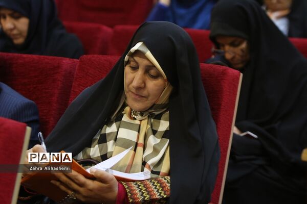 نشست مشترک کارشناسان سازمان دانش‌آموزی، انجمن اولیا و مربیان و کارشناسان امور مالی شهر تهران در خصوص سرویس مدارس