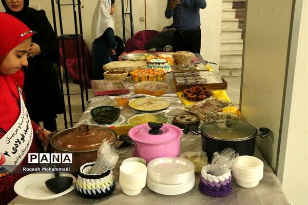 افتتاحیه نمایشگاه دست سازه‌های دانش‌آموزان  با مشارکت اولیا در بوشهر